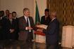 Maputo, Novembro 2007 - Primeiro Ministro de Portugal, José Socrates e o Presidente da República, Armando Emílio Guebuza, após a Assinatura do...